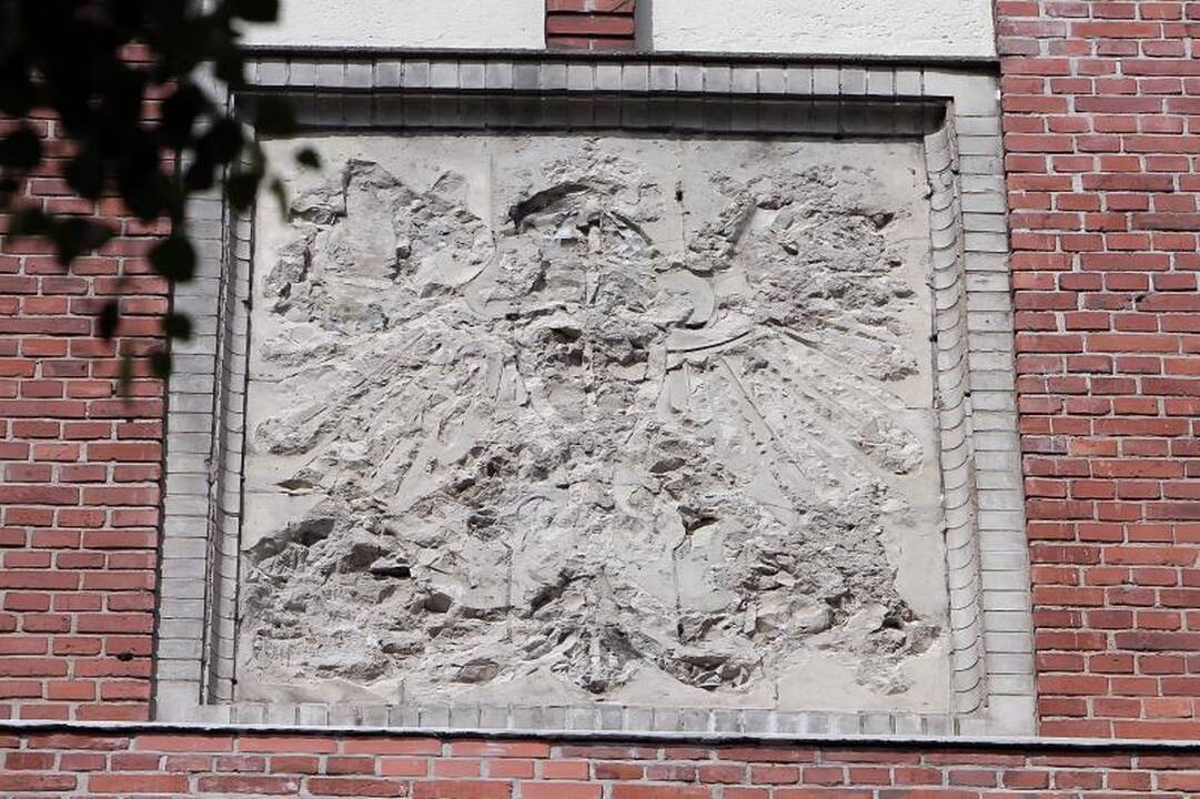 KU Pedagogikos fakulteto mūrą papuošė restauratorių radiniai