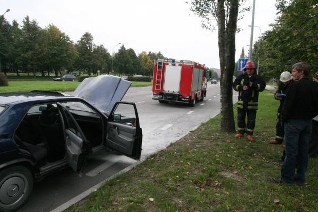 Klaipėdoje liepsnojo du automobiliai