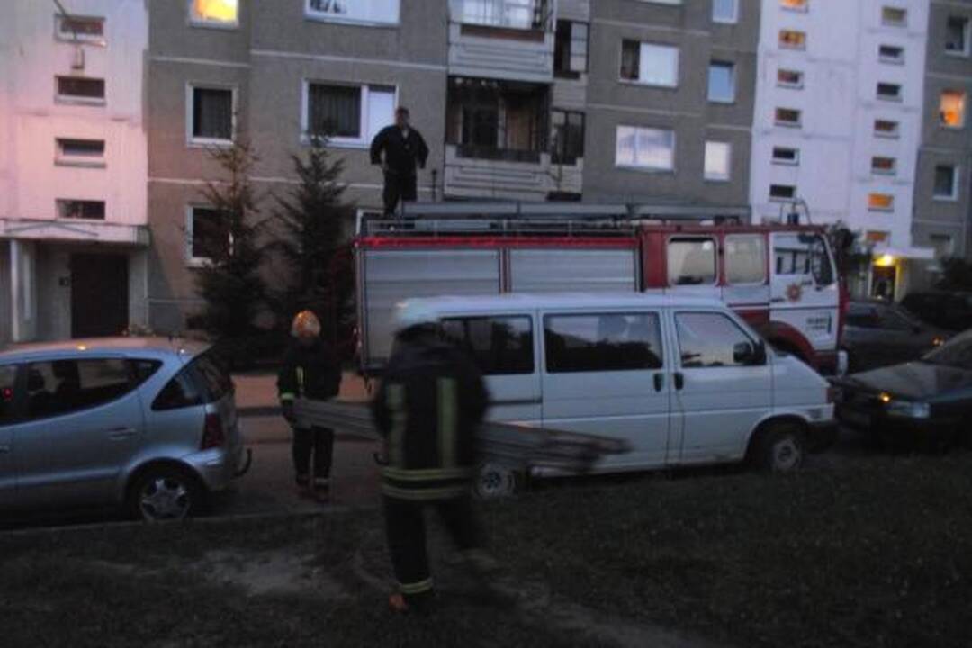 Ugniagesiai skubėjo gesinti svylančio puodo