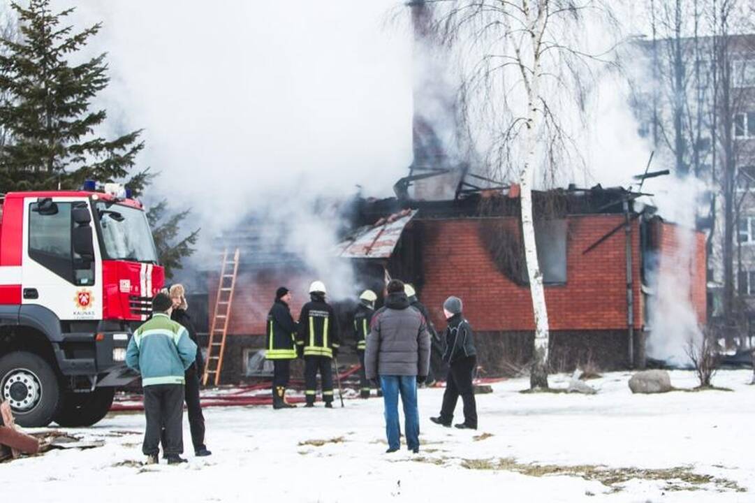 Kaune užsiplieskė namas, bet niekas nenukentėjo
