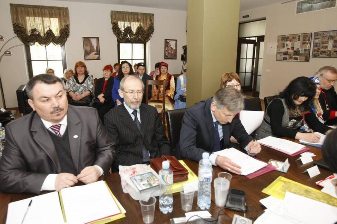 Totoriai mokosi iš lietuvių išlaikyti savo kultūrą ir tradicijas