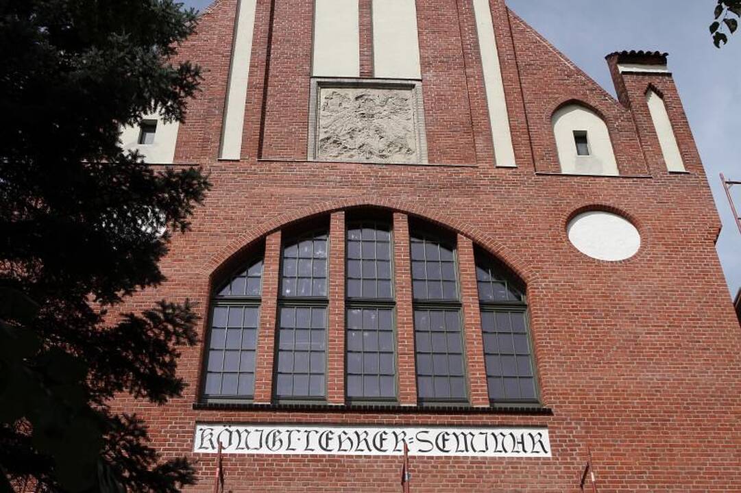 KU Pedagogikos fakulteto mūrą papuošė restauratorių radiniai