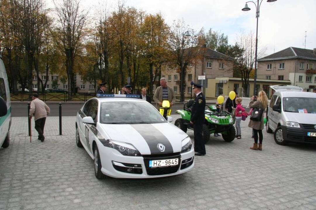 Skuodo miestelio gatves užtvindė policijos pareigūnai 
