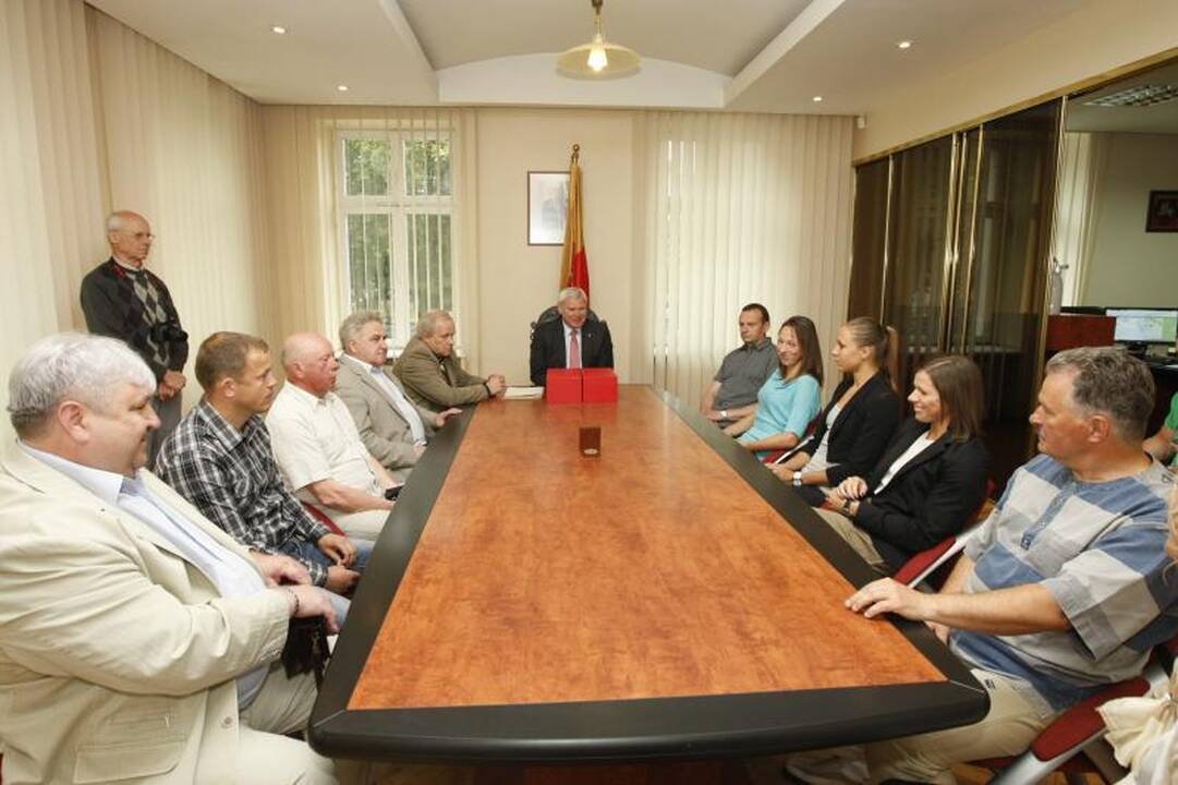 Klaipėdos meras V.Grubliauskas dėkojo lengvaatletėms