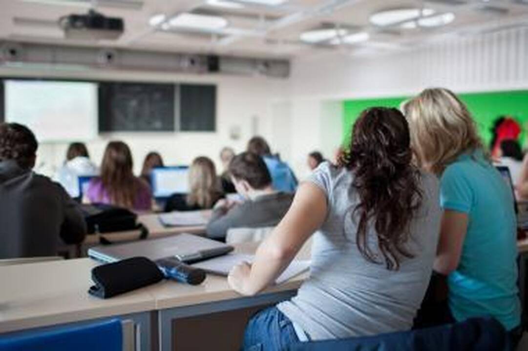 Įprastus vadovėlius mokiniai išbandys planšetiniais kompiuteriais 
