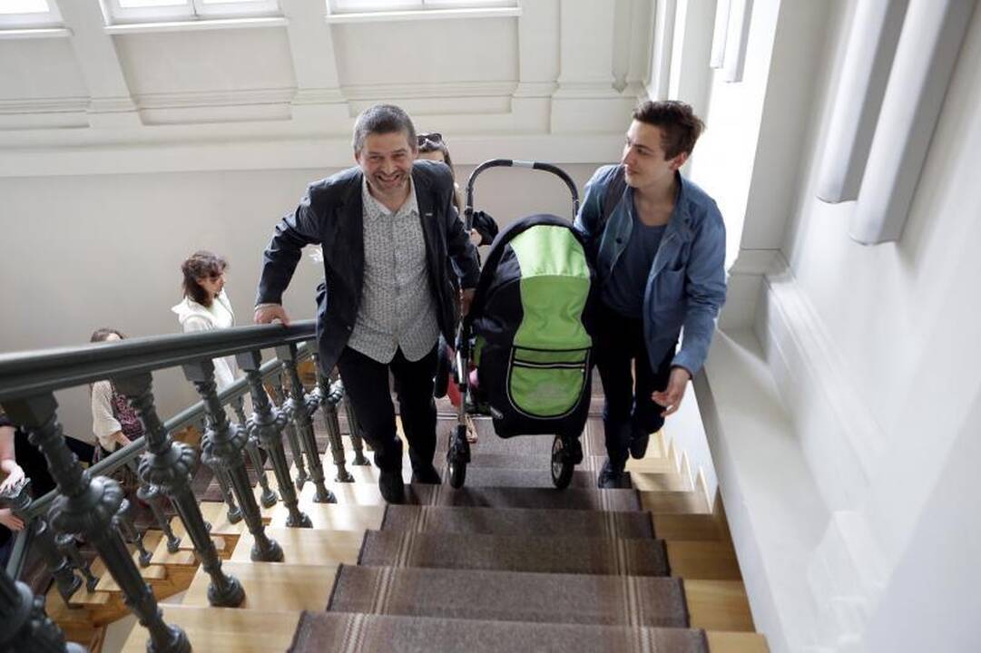 Šauniausia mama meilę dalija ne tik saviems vaikams  