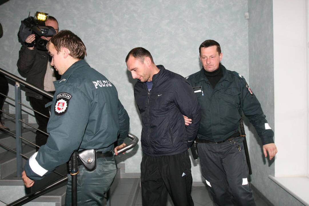 Suimtas moterį iš 7 aukšto išmetęs įtariamasis (papildyta)