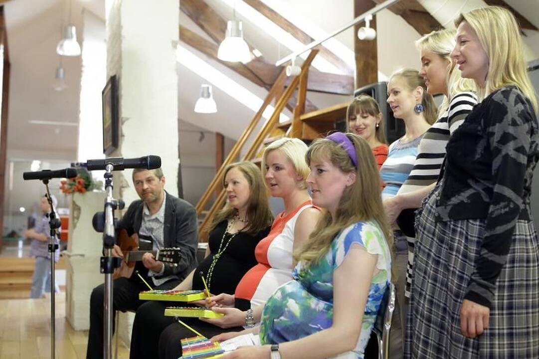 Šauniausia mama meilę dalija ne tik saviems vaikams  