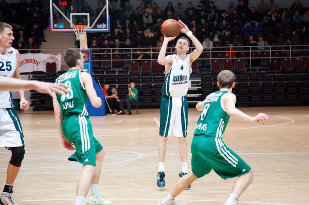 Skandalas: lietuvis krepšininkas pričiuptas dėl marihuanos rūkymo