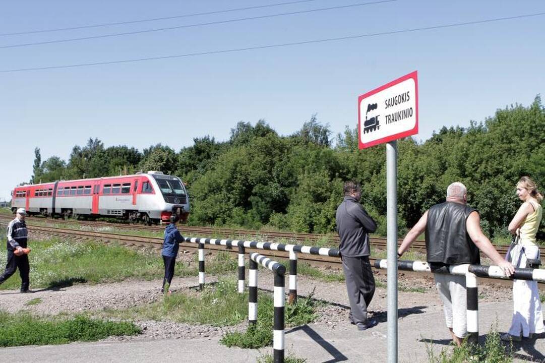 Uostamiestyje traukinys traumavo per bėgius ėjusį paauglį