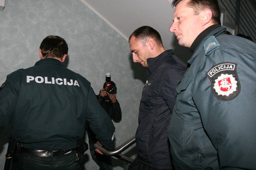 Suimtas moterį iš 7 aukšto išmetęs įtariamasis (papildyta)