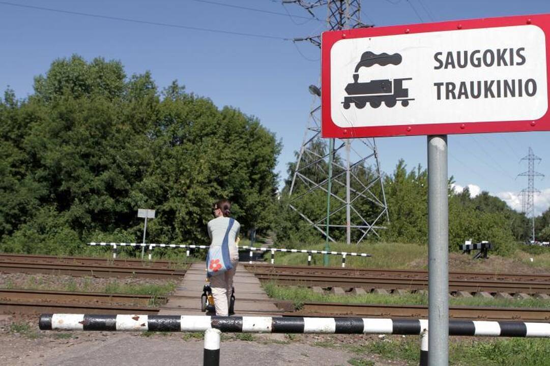 Uostamiestyje traukinys traumavo per bėgius ėjusį paauglį