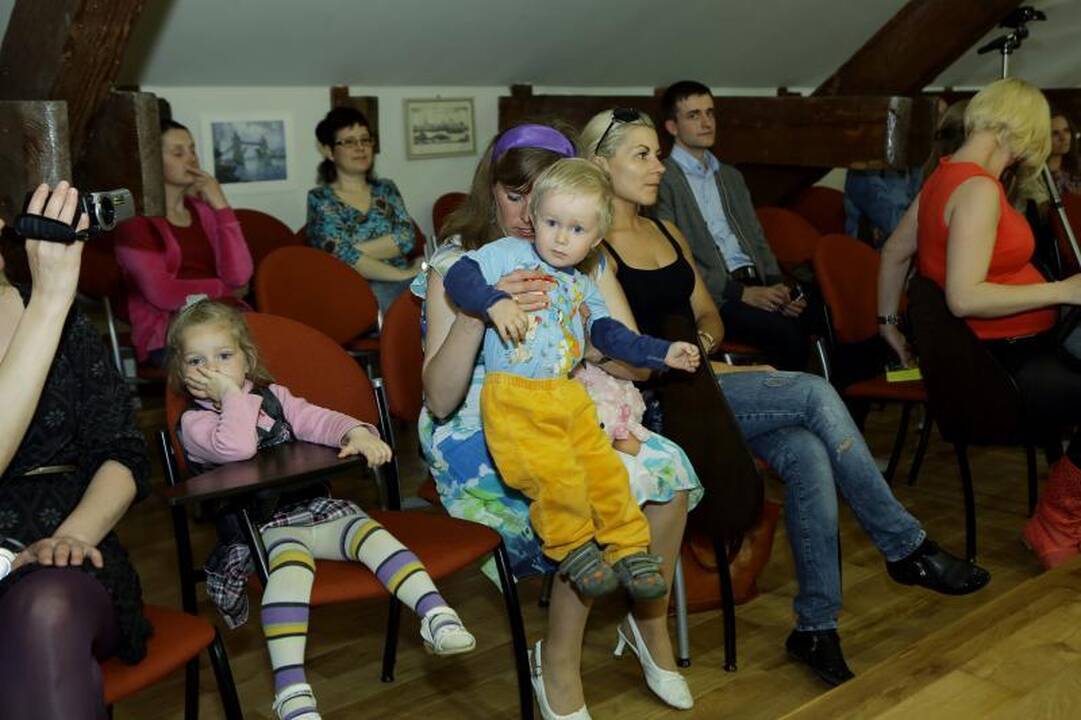Šauniausia mama meilę dalija ne tik saviems vaikams  