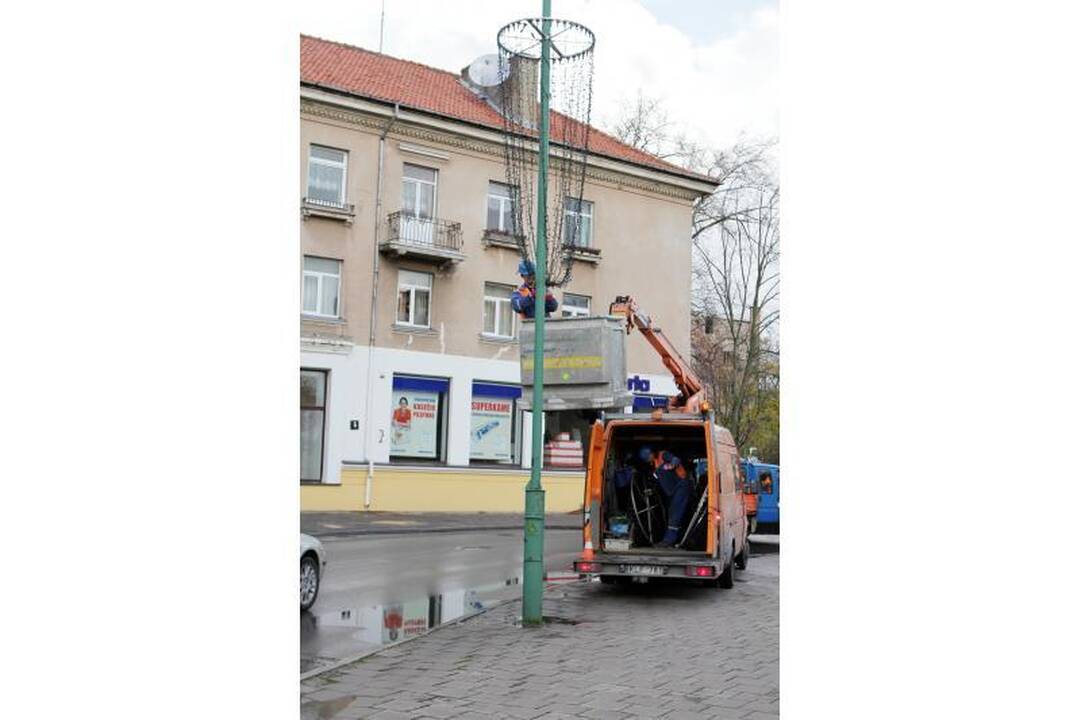 Klaipėda pradėta puošti didžiosioms metų šventėms