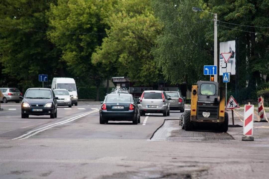 Radvilėnų plentas ir po remonto – tarsi kaimo kelias