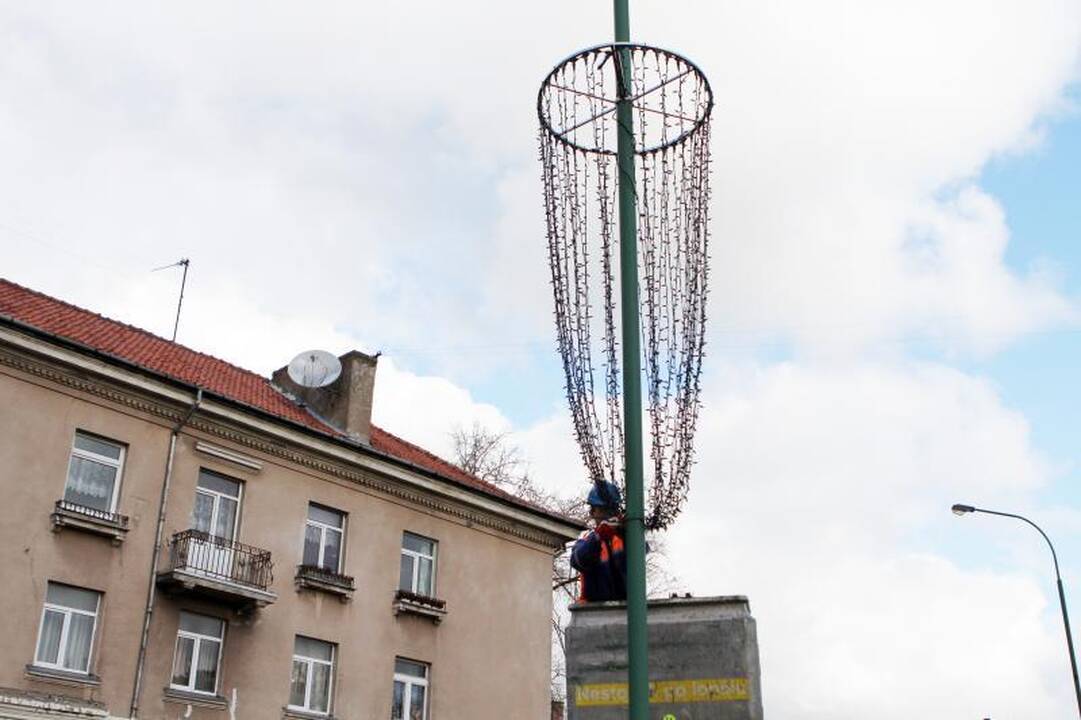 Klaipėda pradėta puošti didžiosioms metų šventėms