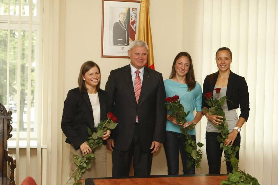 Klaipėdos meras V.Grubliauskas dėkojo lengvaatletėms