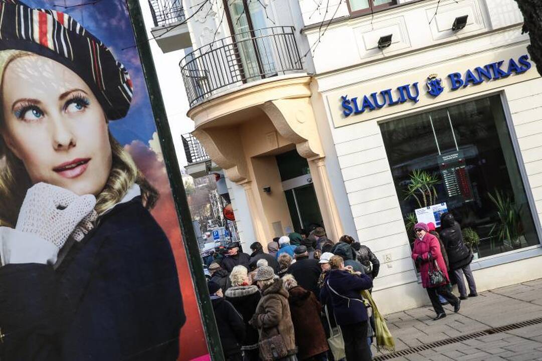 Eilėje prie buvusio Ūkio banko vos nekilo muštynės 