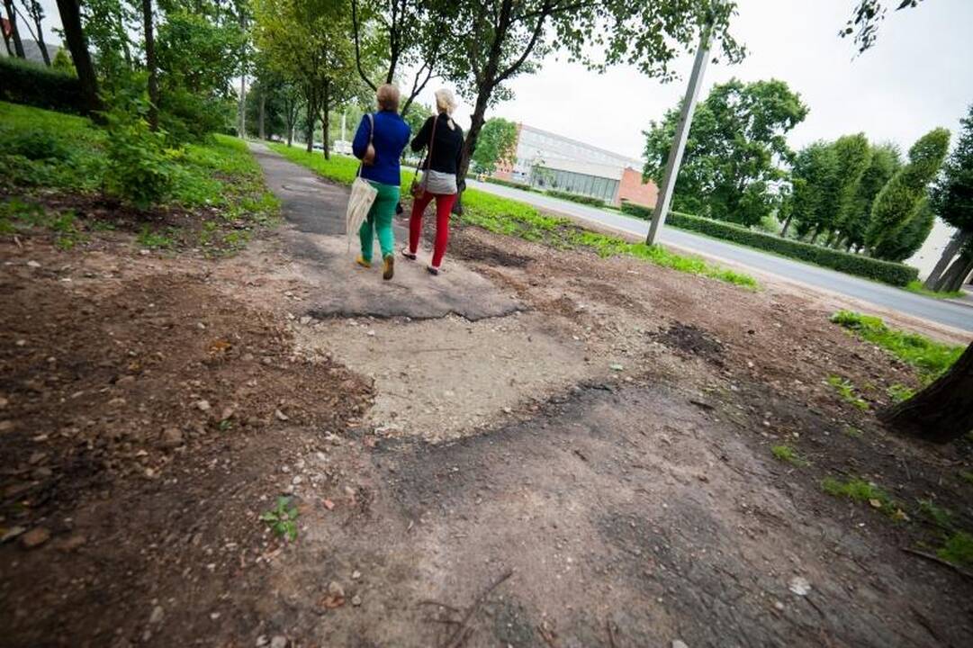 Radvilėnų plentas ir po remonto – tarsi kaimo kelias
