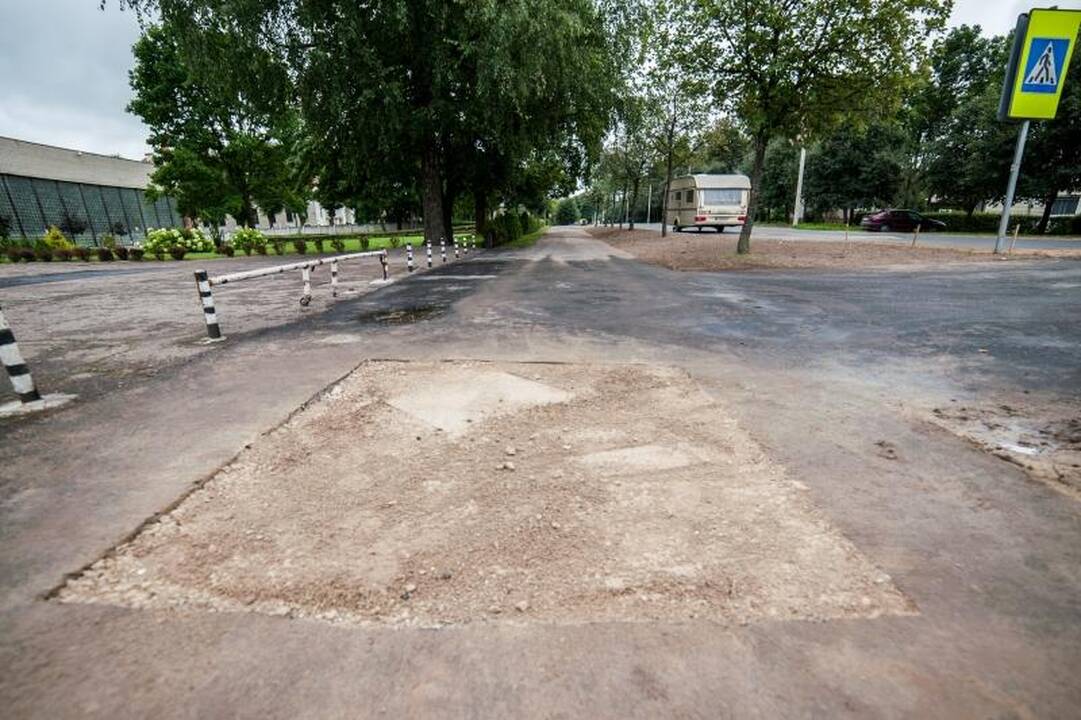 Radvilėnų plentas ir po remonto – tarsi kaimo kelias