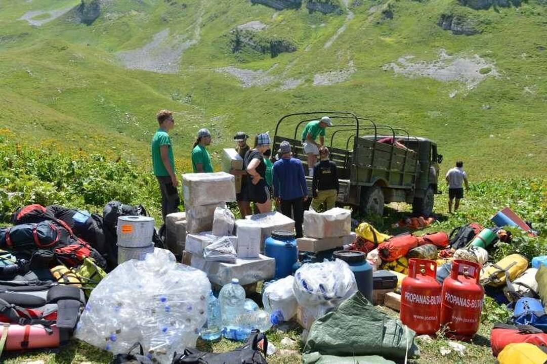 Speleologus nuotykiai lydi nuo pirmųjų kelionės akimirkų