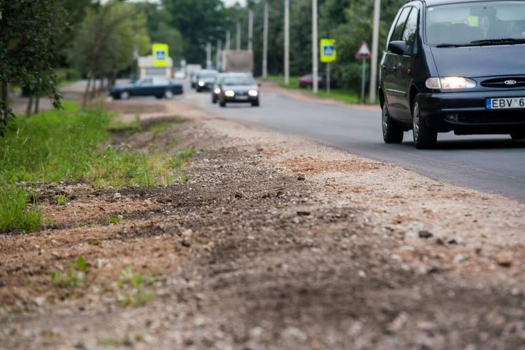 Radvilėnų plentas ir po remonto – tarsi kaimo kelias