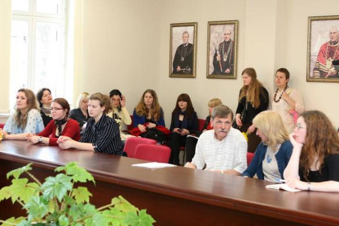 Pagerbti iškiliausi Klaipėdos universiteto studentai humanitarai