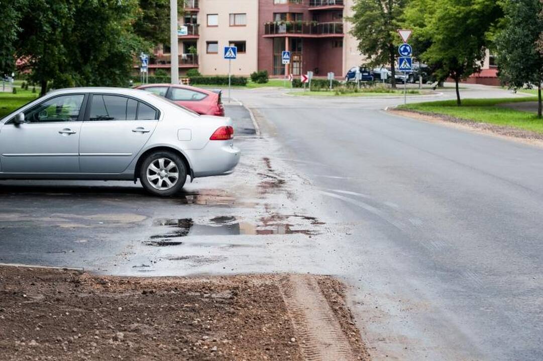 Radvilėnų plentas ir po remonto – tarsi kaimo kelias