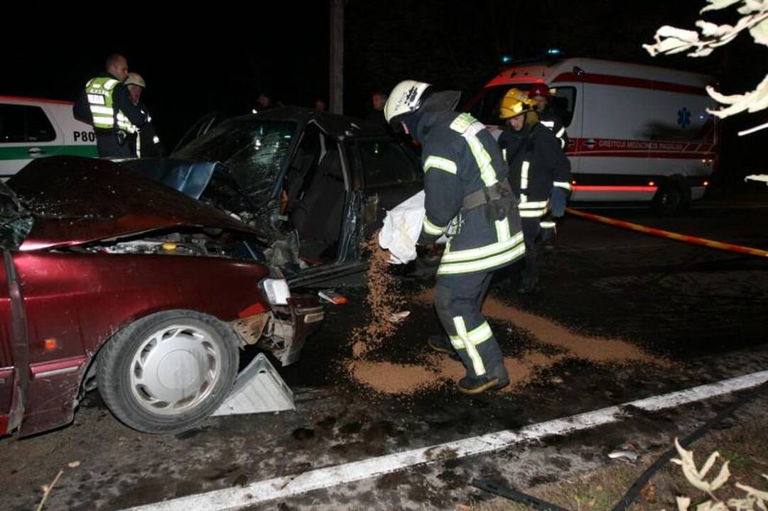 Vilniuje – kraupi automobilių kaktomuša, nukentėjo trys žmonės