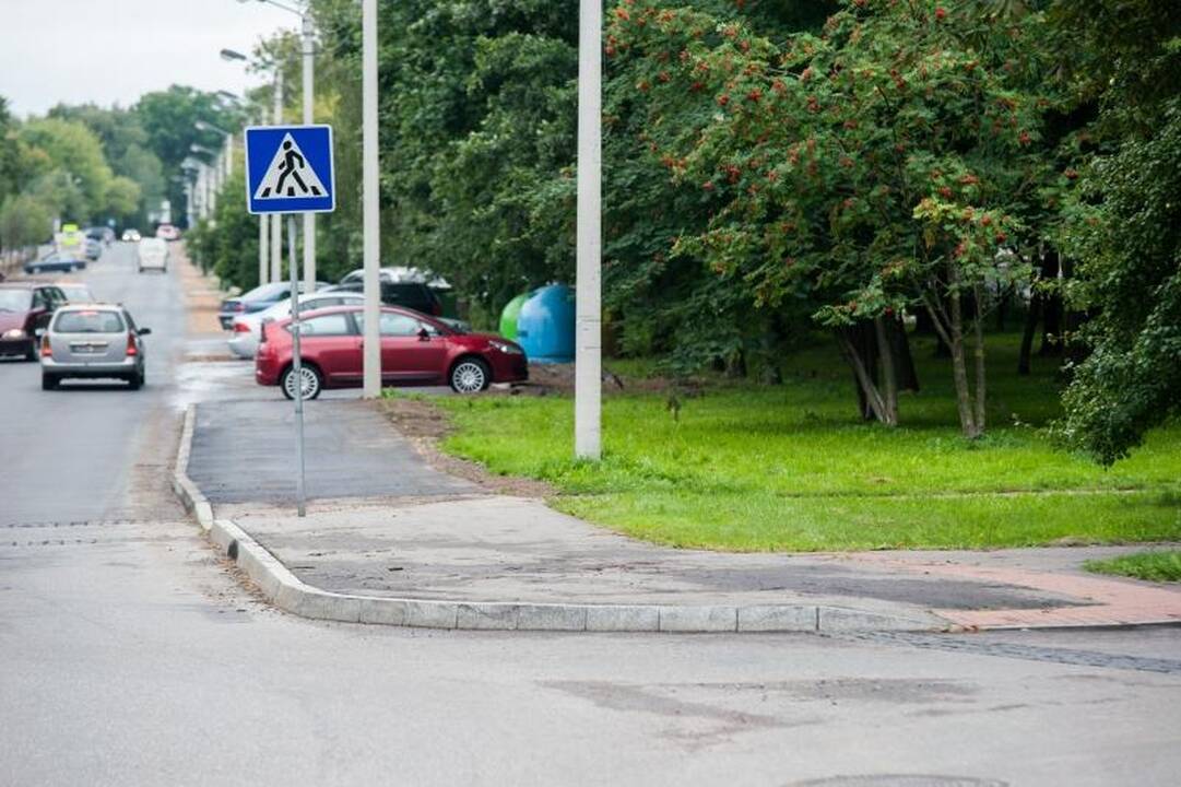 Radvilėnų plentas ir po remonto – tarsi kaimo kelias