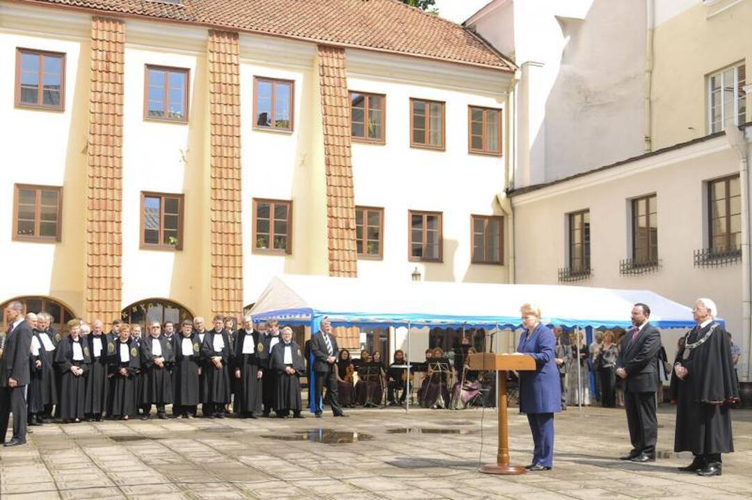 Vilniuje atidengta atminimo lenta Just.Marcinkevičiui