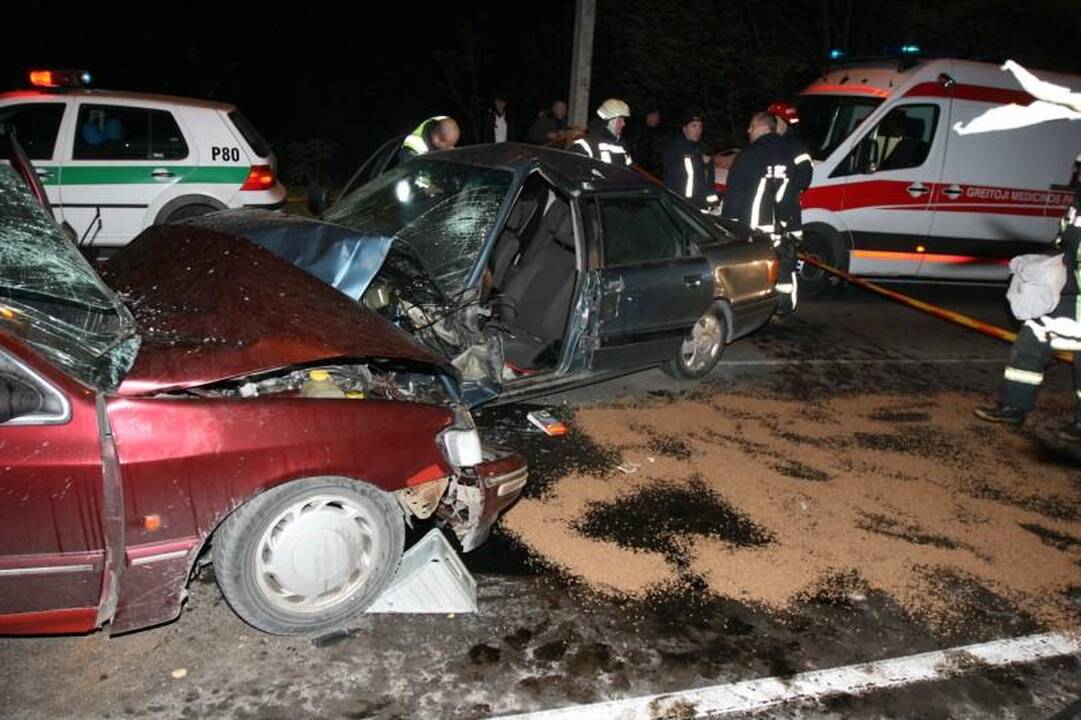 Vilniuje – kraupi automobilių kaktomuša, nukentėjo trys žmonės