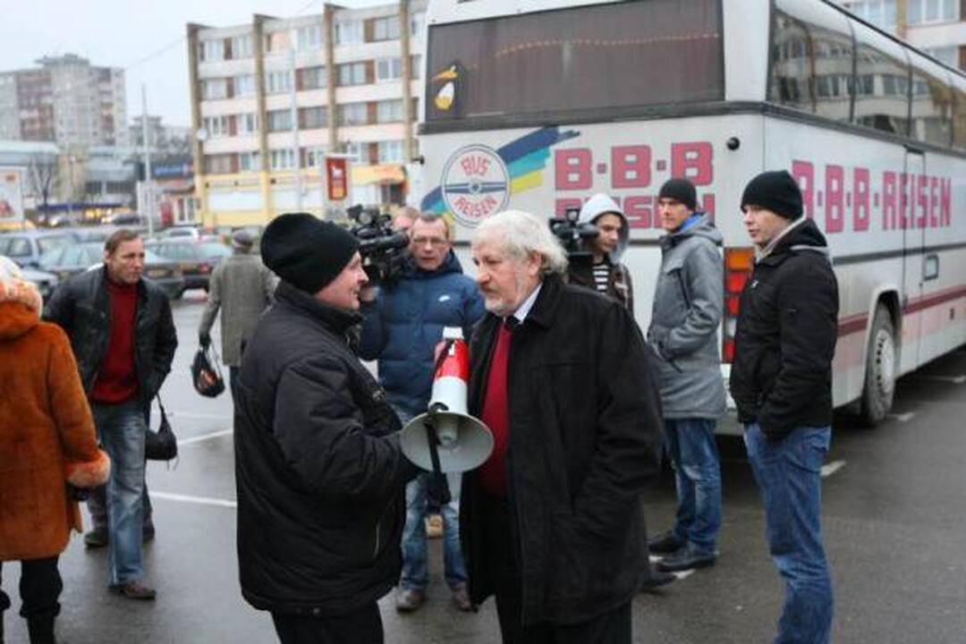 V.Šustauskas grįžo į Kauną - greitkelio blokuoti nepavyko (papildyta)