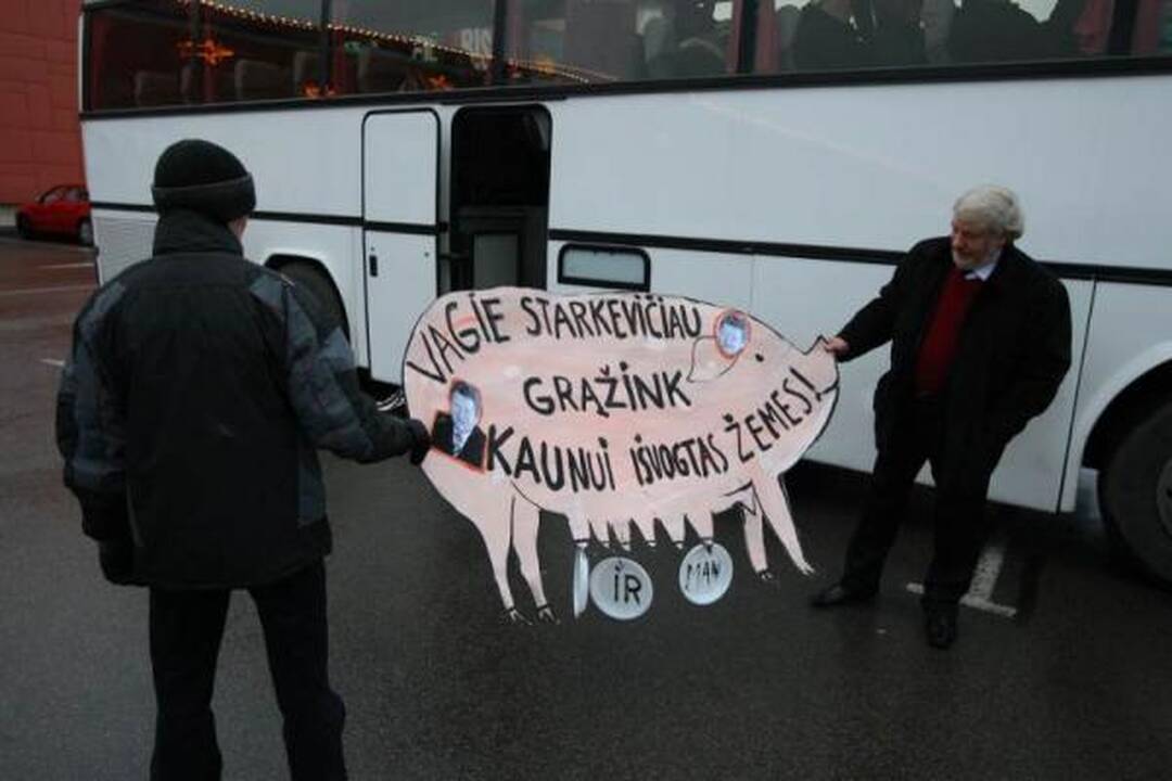 V.Šustauskas grįžo į Kauną - greitkelio blokuoti nepavyko (papildyta)