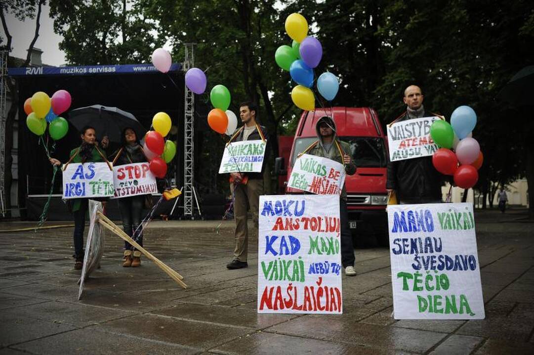 Atstumti tėčiai: negalime su savo vaikais švęsti Tėvo dienos