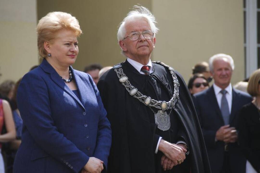 Vilniuje atidengta atminimo lenta Just.Marcinkevičiui