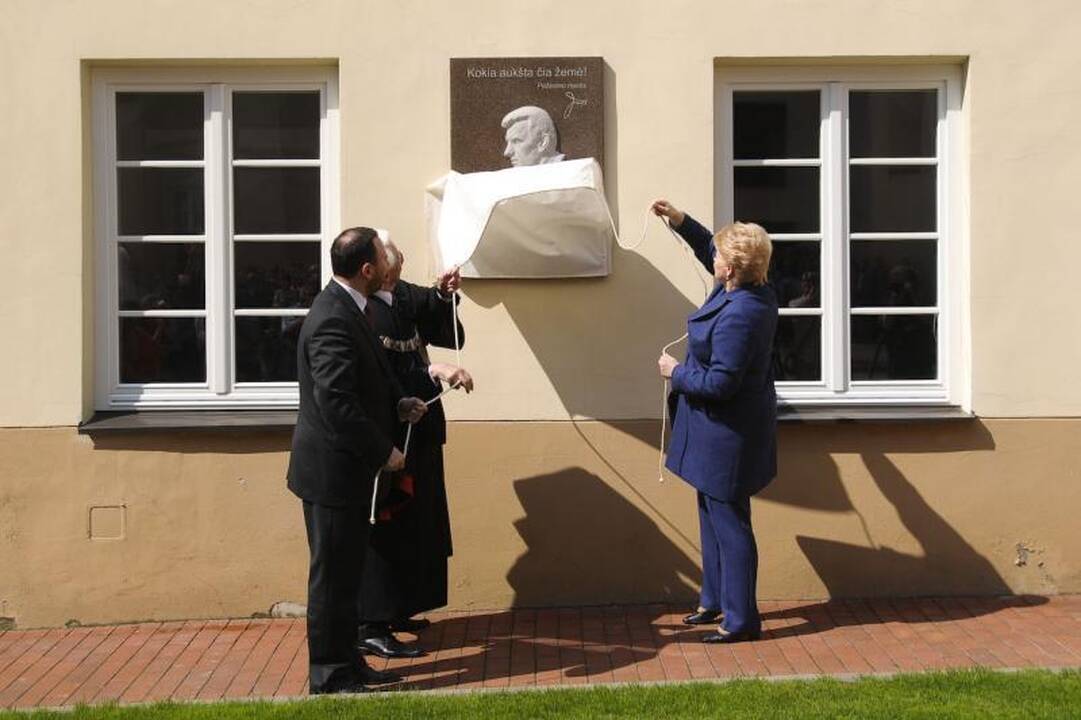 Vilniuje atidengta atminimo lenta Just.Marcinkevičiui