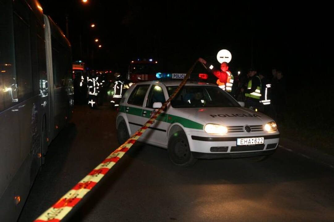 Vilniuje – kraupi automobilių kaktomuša, nukentėjo trys žmonės
