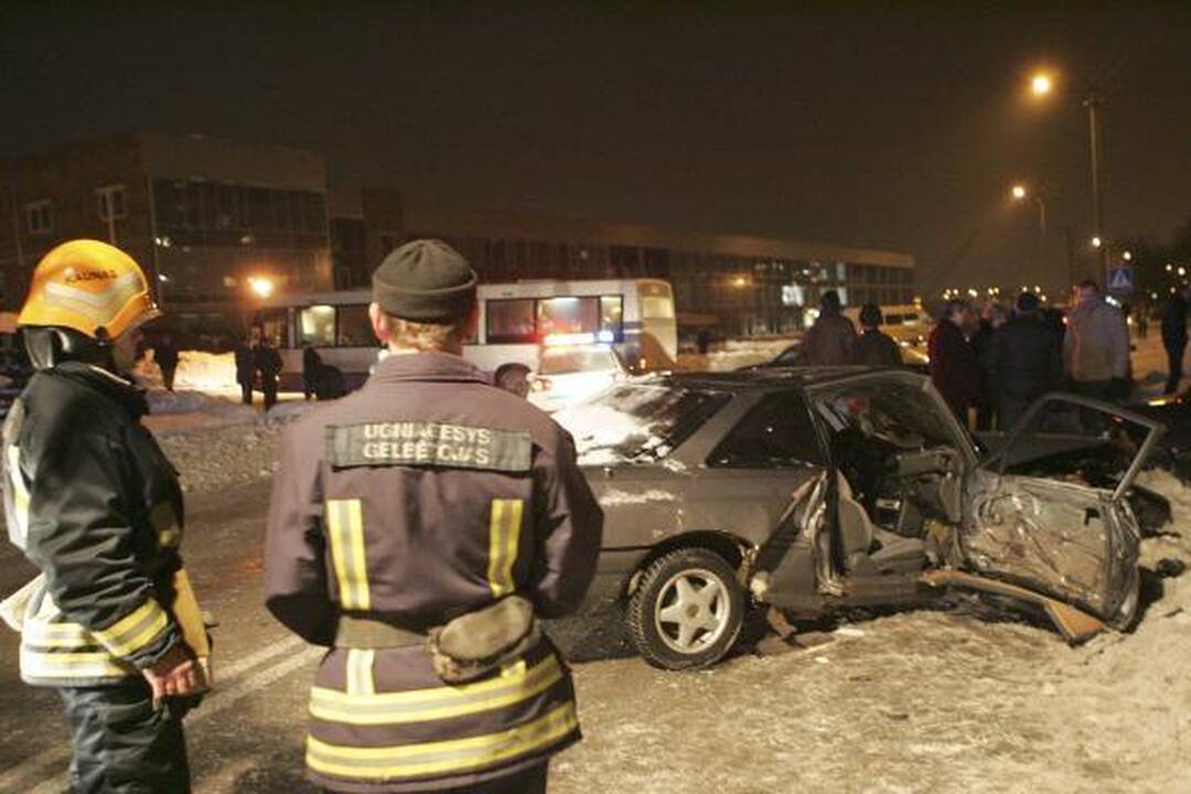Kaune įvykusioje avarijoje apgadinti penki automobiliai (papildyta)