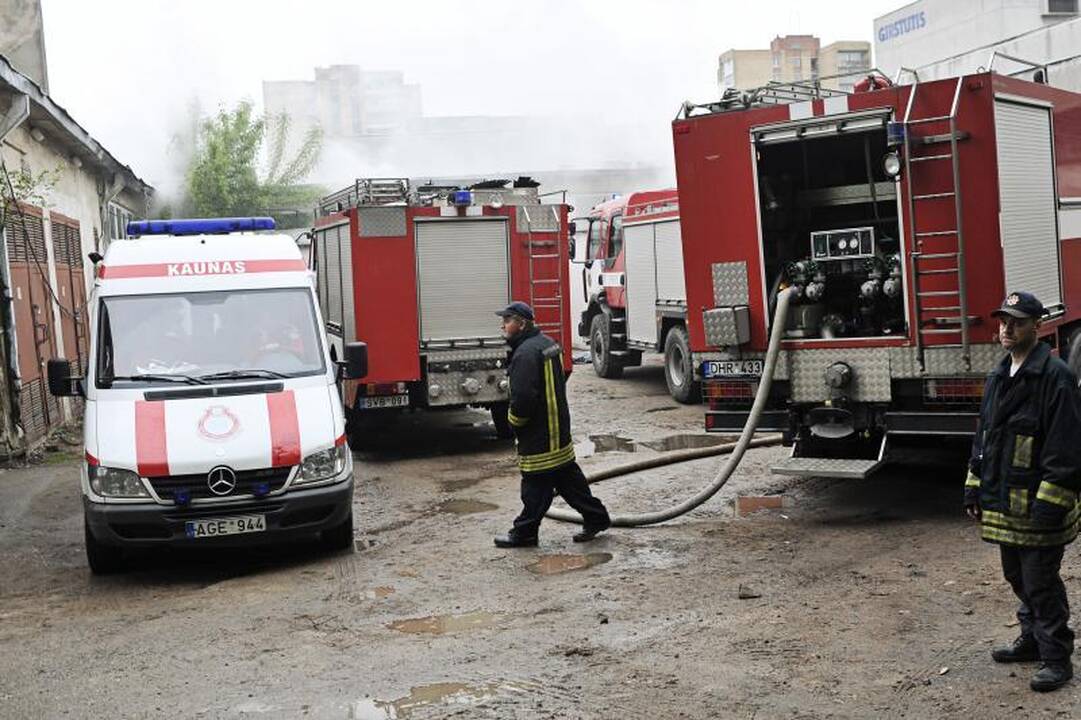 „Girstučio“ komplekse Kaune kilo gaisras, rasti dviejų žmonių lavonai