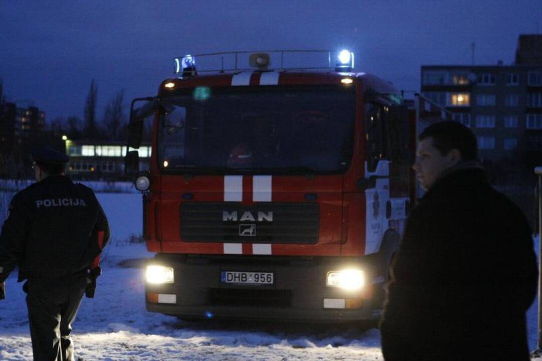 Klaipėdoje į tvenkinį įkrito du vaikai  