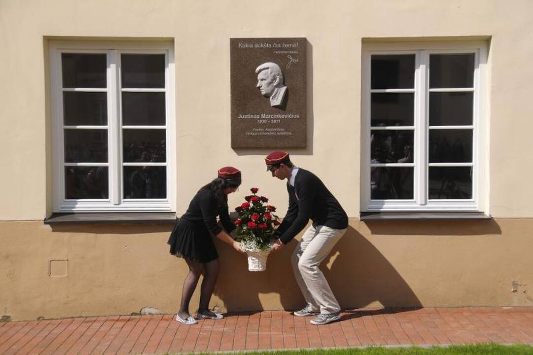 Vilniuje atidengta atminimo lenta Just.Marcinkevičiui