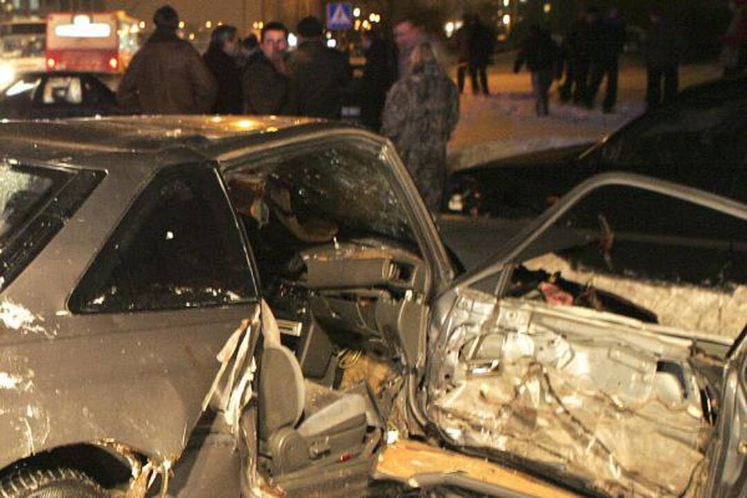 Kaune įvykusioje avarijoje apgadinti penki automobiliai (papildyta)