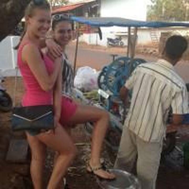 „Pinup Girls“ paviešino net intymias nuotraukas iš atostogų Goa