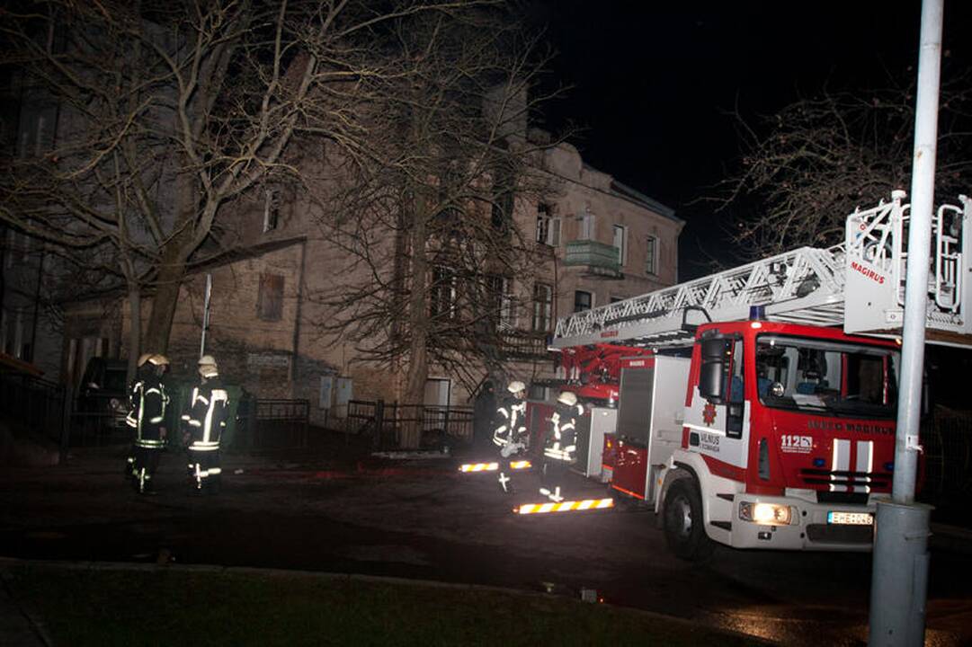 Per gaisrą Vilniaus centre žuvo du žmonės