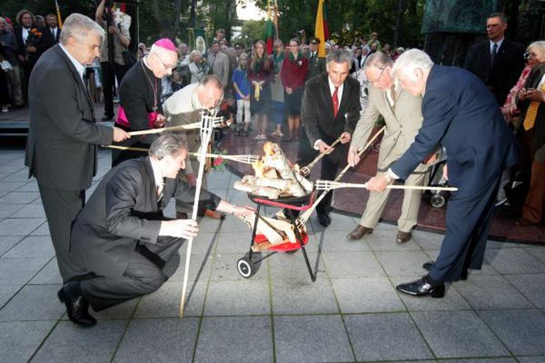 Pasaulyje suskambo Lietuvos himnas (papildyta)