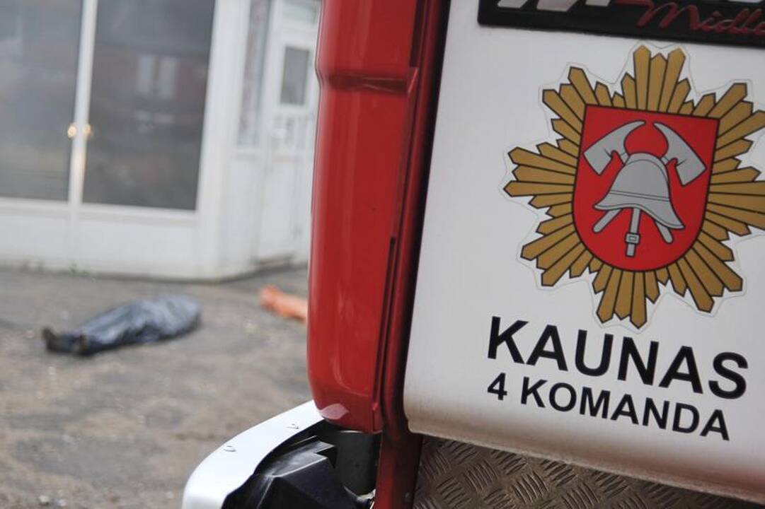 „Girstučio“ komplekse Kaune kilo gaisras, rasti dviejų žmonių lavonai