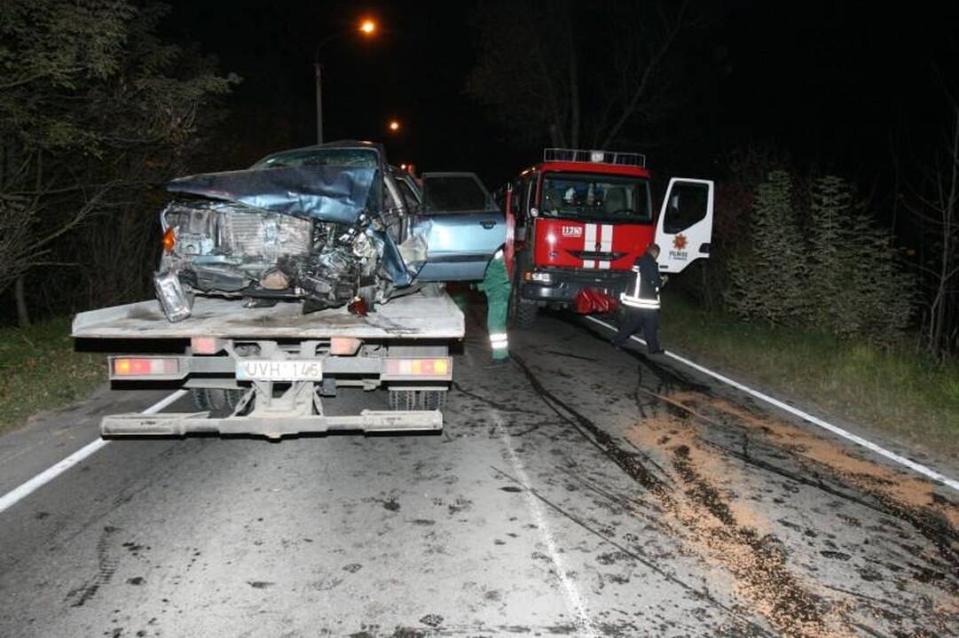 Vilniuje – kraupi automobilių kaktomuša, nukentėjo trys žmonės