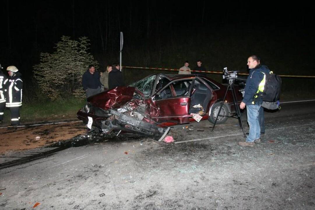 Vilniuje – kraupi automobilių kaktomuša, nukentėjo trys žmonės