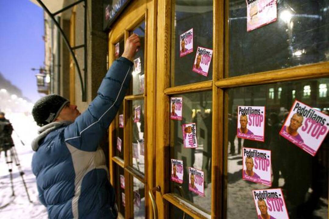 Kauniečiai vėl aktyviai rinkosi protestuoti prie prokuratūros